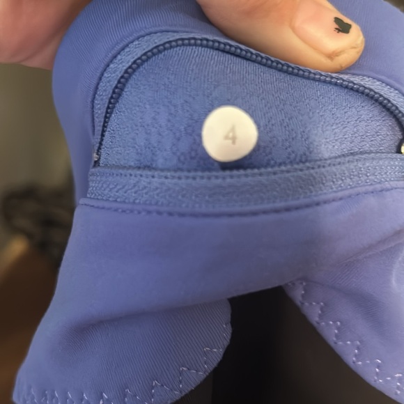 Lululemon black leggings size 4 - Picture 4 of 6